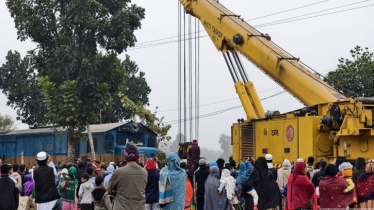পাত সরানোয় লাইনচ্যুত ট্রেন: গতি কম থাকায় রক্ষা