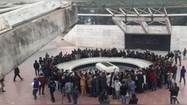 জিয়ার সমাধিস্থল পরিদর্শনে স্বরাষ্ট্র উপদেষ্টা