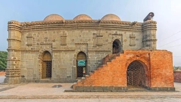 ৫০০ বছরের ইতিহাসে গৌরবময় সাক্ষী সোনামসজিদ ৫০০ বছরের ইতিহাসে গৌরবময় সাক্ষী সোনামসজিদ