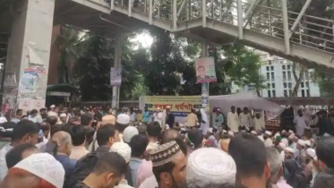 প্রেসক্লাবের সামনে অবস্থান কর্মসূচিতে ইবতেদায়ী মাদ্রাসা শিক্ষকরা