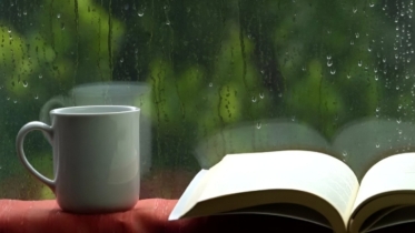 বৃষ্টির দিনে অফিসে নিজের যত্ন নিন