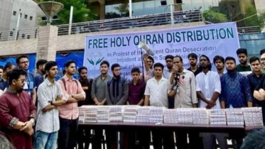 অবমাননার প্রতিবাদে নর্থ-সাউথে বিনামূল্যে কোরআন বিতরণ