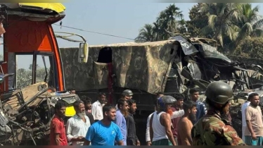 ময়মনসিংহে সেনাবাহিনীর ট্রাক ও বাসের সংঘর্ষে নিহত ২