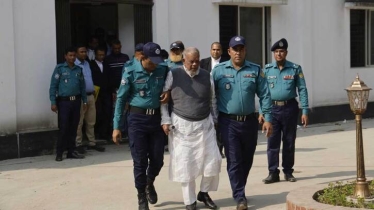 আমুর ৮ ব্যাংক হিসাব অবরুদ্ধ