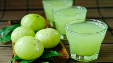 খালি পেটে আমলকির রস খেলে কি হয়