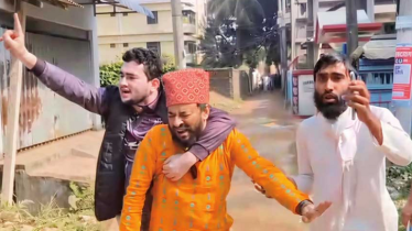 আওয়ামীপন্থি শিক্ষককে টেনেহিঁচড়ে প্রক্টর অফিসে নিলেন চাকসু নেতারা