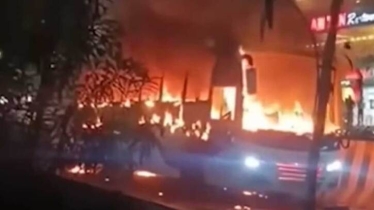 রাতে তিন বাসে আগুন, হাতবোমা বিস্ফোরণ