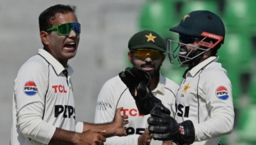 পাকিস্তানের ৩৭৮ রানের জবাবে চাপে দক্ষিণ আফ্রিকা