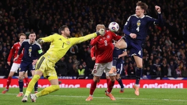 ৪২ বছর বয়সে প্রথম বিশ্বকাপ খেলা সুযোগ পেলেন স্কটিশ গোলরক্ষক গর্ডন