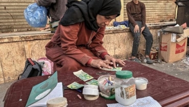 গাজায় ছেঁড়া নোট জোড়া দিয়ে ঘুরছে সাদানির পরিবারের চাকা