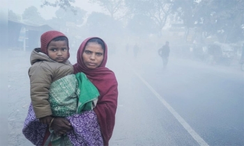 হাড়কাঁপানো শীতে স্থবির লালমনিরহাটের জীবনযাত্রা