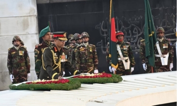 প্রধান উপদেষ্টার পক্ষে বেগম খালেদা জিয়ার সমাধিতে শ্রদ্ধাঞ্জলি