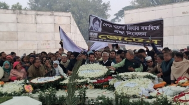 খালেদা জিয়ার কবরে শ্রদ্ধা জানালেন নব্বইয়ের ছাত্র ঐক্যের নেতারা