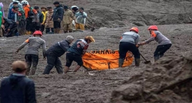 ইন্দোনেশিয়ায় ভূমিধসে নিহতের সংখ্যা বেড়ে ৫৩