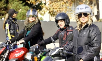 মোটরসাইকেল চালানোর লাইসেন্স পাচ্ছে ইরানের নারীরা