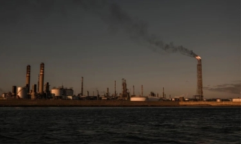 যুক্তরাষ্ট্র ভেনেজুয়েলার তেল নিষেধাজ্ঞা শিথিল করেছে।