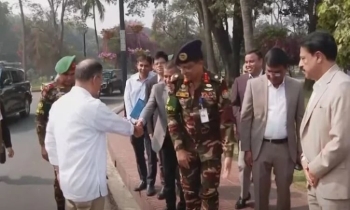 প্রধানমন্ত্রীর কার্যালয়ে পুরোনো কর্মচারীদের দেখে কথা বললেন তারেক