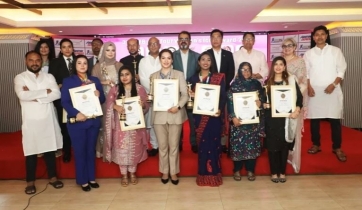 এটিজেএফবি এভিয়েট্যুর উইমেন্স আইকন অ্যাওয়ার্ড পেলেন ১০ নারী