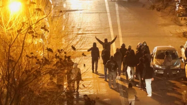 তুমুল বিক্ষোভের পরও ইরানের শাসকরা কেন টিকে আছে?