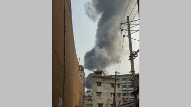 ইসলামবাগে প্লাস্টিকের গুদামে আগুন