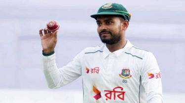 টেস্টে একদিনে সেঞ্চুরি ও ৫ উইকেট: মিরাজের বিরল কীর্তি