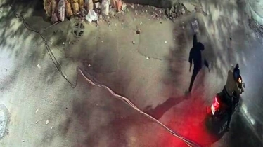 এবার মোহাম্মদপুর প্রিপারেটরি স্কুলে পেট্রোলবোমা