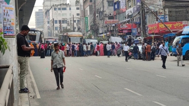 বেতন-ভাতার দাবিতে পল্লবীর সড়কে শ্রমিকরা