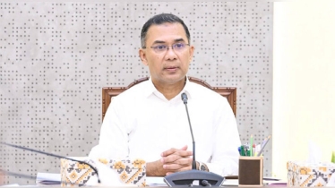 ছুটির দিনেও কার্যালয়ে ব্যস্ত সময় পার করলেন প্রধানমন্ত্রী