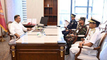 প্রধানমন্ত্রীর সঙ্গে তিন বাহিনীর প্রধানের সাক্ষাৎ