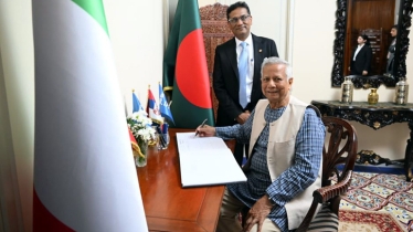 রোমে বাংলাদেশ হাউস পরিদর্শন করলেন প্রধান উপদেষ্টা