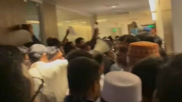 ‘সচিবালয় ভাতা’র দাবিতে আন্দোলন, ‘অবরুদ্ধ’ অর্থ উপদেষ্টা