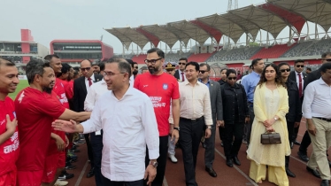 মেয়েকে নিয়ে ফুটবল মাঠে তারেক রহমান