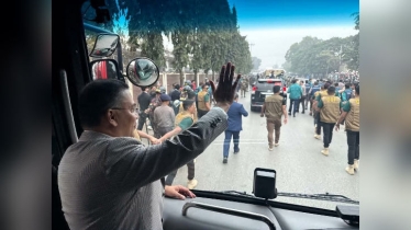 কর্মীদের সঙ্গে বাসে চড়ে ৩০০ ফিটের পথে তারেক