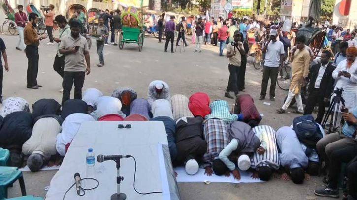 হাসিনার মৃত্যুদণ্ড: উচ্ছ্বাস, সেজদা ও মোনাজাত