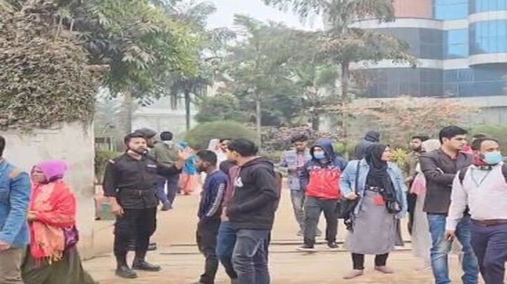 শ্রমিক অসন্তোষ, আশুলিয়ায় ২০ কারখানায় ছুটি ঘোষণা শ্রমিক অসন্তোষ, আশুলিয়ায় ২০ কারখানায় ছুটি ঘোষণা
