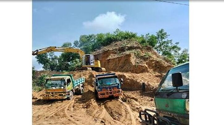 টেকনাফে পাহাড় কাটা বন্ধ টেকনাফে পাহাড় কাটা বন্ধ