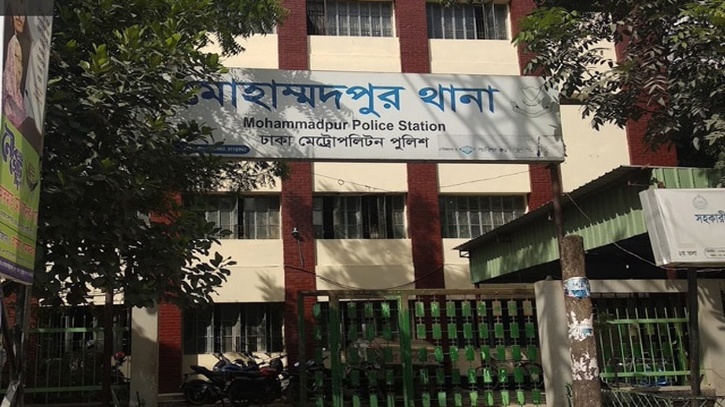 সেনা ও র্যাবের পোশাক পরে ডাকাতি, টাকা-স্বর্ণালংকার লুট সেনা ও র্যাবের পোশাক পরে ডাকাতি, টাকা-স্বর্ণালংকার লুট