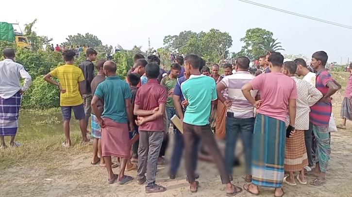 নড়াইলে গরুচোর সন্দেহে ৩ জনকে পিটিয়ে হত্যা নড়াইলে গরুচোর সন্দেহে ৩ জনকে পিটিয়ে হত্যা