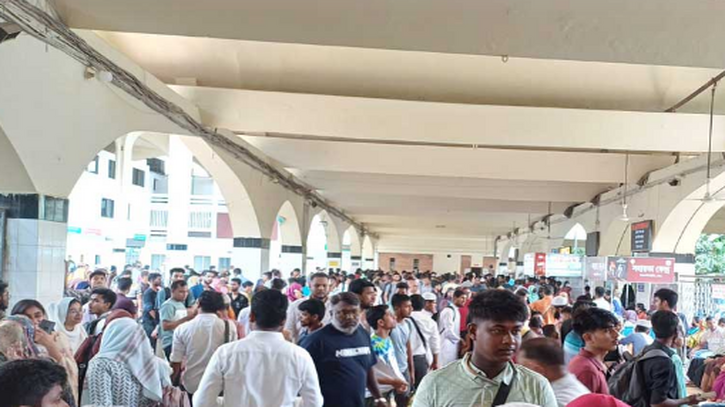 ঈদযাত্রা: ট্রেনের ফিরতি টিকেট বিক্রি শুরু ঈদযাত্রা: ট্রেনের ফিরতি টিকেট বিক্রি শুরু