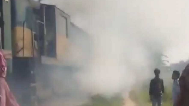 ট্রেনের ইঞ্জিনে আগুন, ময়মনসিংহ-নেত্রকোণা রেল যোগাযোগ বন্ধ