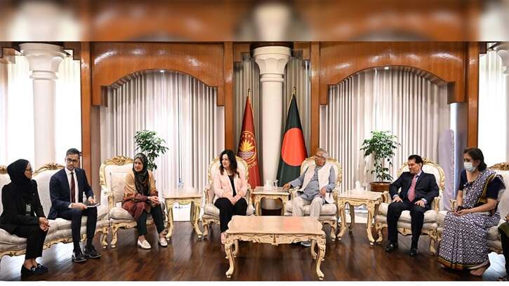 প্রধান উপদেষ্টার সঙ্গে কানাডীয় পার্লামেন্টারি দলের সাক্ষাৎ