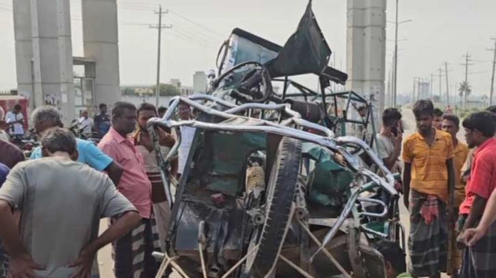 জামালপুরে কভার্ড ভ্যান ও অটোরিকশার সংঘর্ষে নিহত ৩ জামালপুরে কভার্ড ভ্যান ও অটোরিকশার সংঘর্ষে নিহত ৩