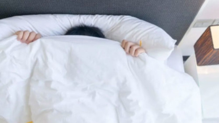 বস্ত্রহীন ঘুমানোর হুকুম কী ?