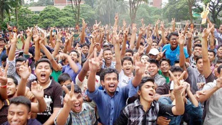 এইচএসসির ফলাফলে ধস, পাসের হার ৫৮.৮৩ এইচএসসির ফলাফলে ধস, পাসের হার ৫৮.৮৩