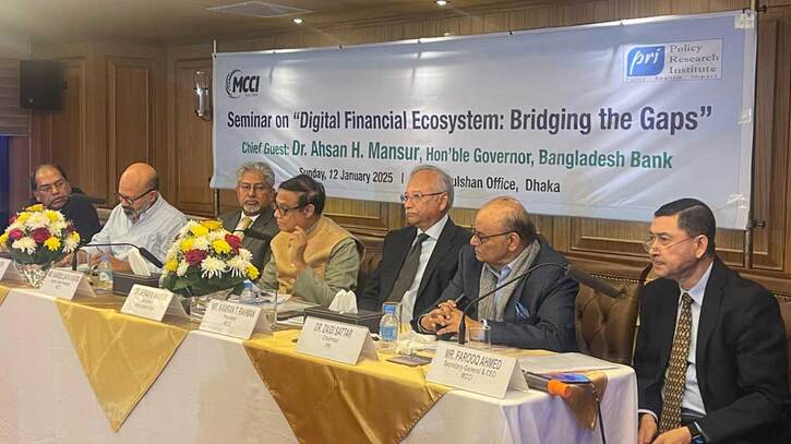 নগদে ‘২৩০০ কোটি টাকা অনিয়মের’ তথ্য সামনে আনলেন গভর্নর নগদে ‘২৩০০ কোটি টাকা অনিয়মের’ তথ্য সামনে আনলেন গভর্নর
