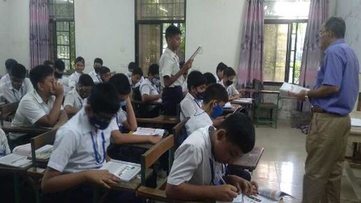 নতুন বছরে মাধ্যমিকে যেভাবে ক্লাস-পরীক্ষা ও মূল্যায়ন নতুন বছরে মাধ্যমিকে যেভাবে ক্লাস-পরীক্ষা ও মূল্যায়ন