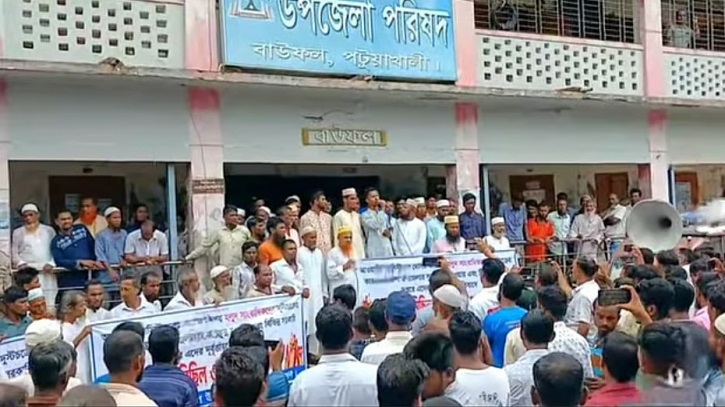 ‘হলুদ সাংবাদিকতা’ বিরোধী স্লোগানে উত্তাল শিক্ষক মিছিল ‘হলুদ সাংবাদিকতা’ বিরোধী স্লোগানে উত্তাল শিক্ষক মিছিল
