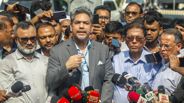 বিমানবন্দরে আগুন: বহু পোশাক ও কাঁচামাল ধ্বংস হয়েছে, বলছে বিজিএমইএ বিমানবন্দরে আগুন: বহু পোশাক ও কাঁচামাল ধ্বংস হয়েছে, বলছে বিজিএমইএ