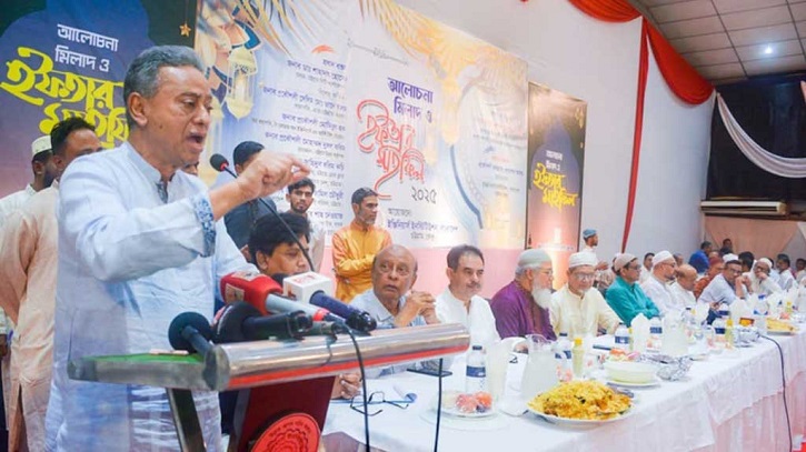 একেকটি দিন যাচ্ছে ‘গণতন্ত্রহীন দেশ’ হিসেবে: বিএনপি নেতা আমির খসরু একেকটি দিন যাচ্ছে ‘গণতন্ত্রহীন দেশ’ হিসেবে: বিএনপি নেতা আমির খসরু