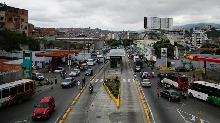 ভেনেজুয়েলা ও আশপাশের আকাশসীমা বন্ধ বিবেচনা করা উচিত: ট্রাম্প